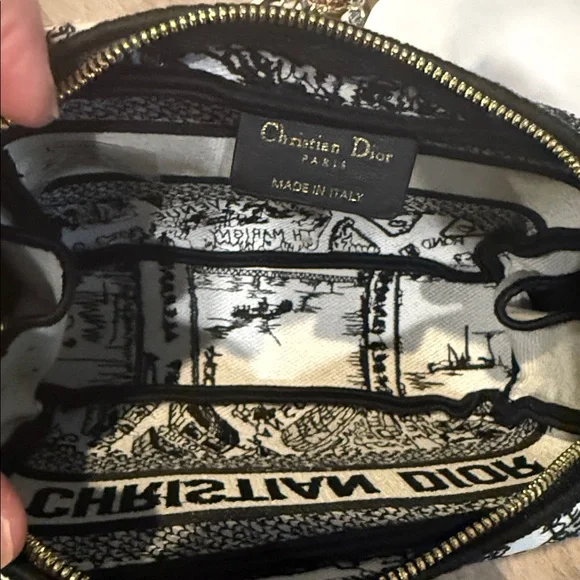 GWP - Dior Embroidered Camera Handbag - 2 Straps - Picture 6 of 9